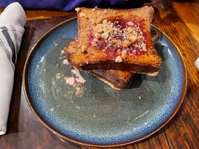 Brioche French toast with strawberry ricotta