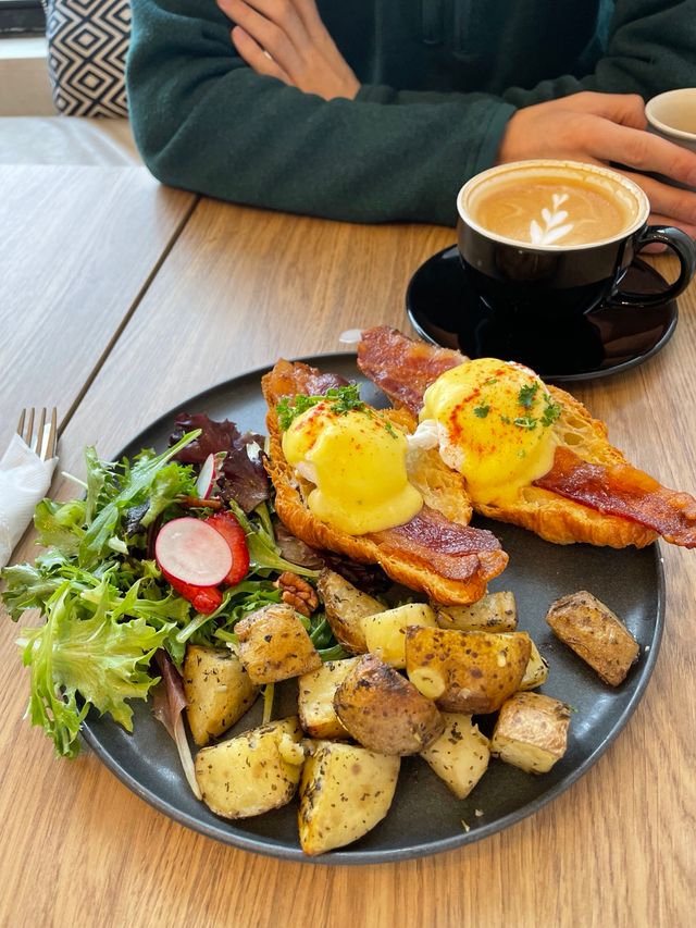 Inside DeCourses Café